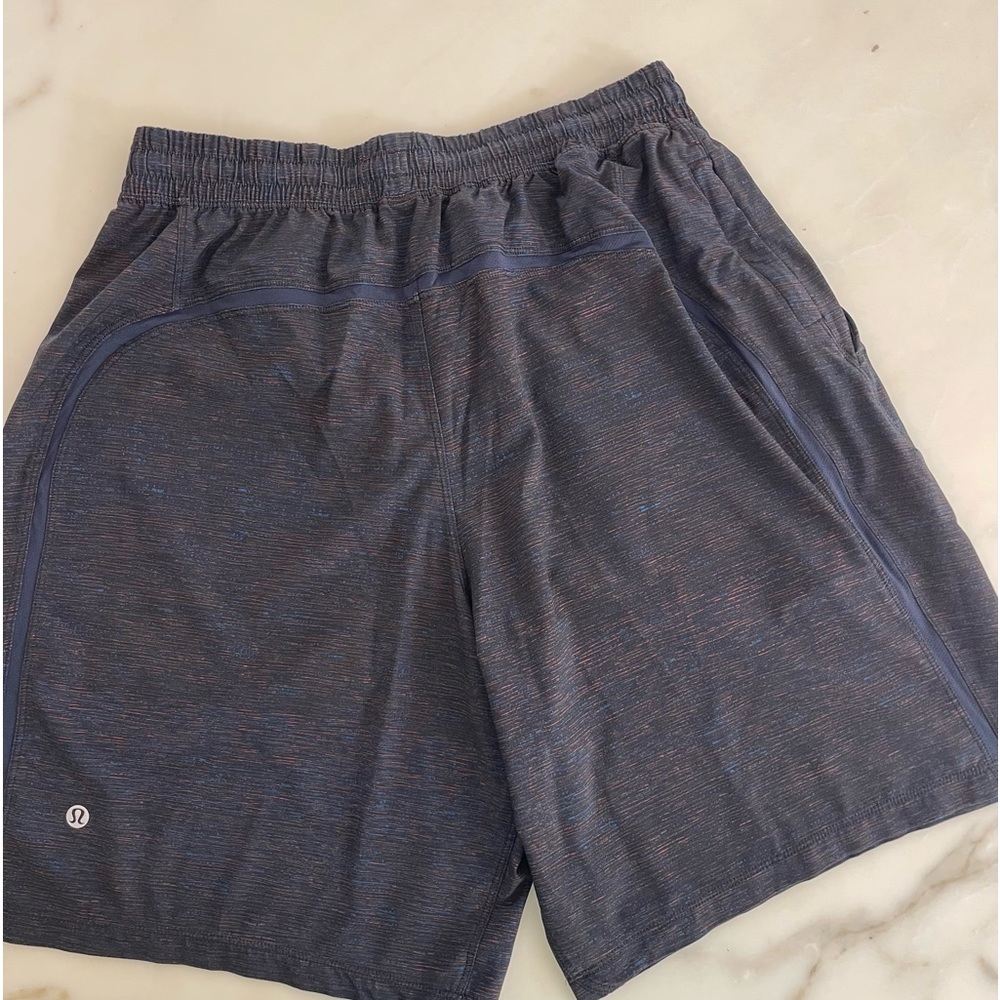 Men’s Lululemon Athletic Shorts large really looks like solid black some detail